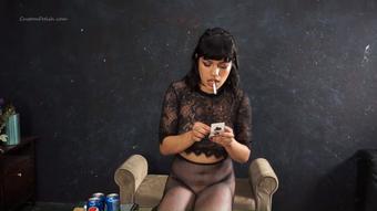 Valerie Smokes 2 Newport Menthol