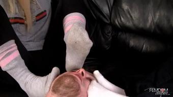 Jenni Fishnets, Lexi Sindel - Smelly Sock Cleaner Pоrnolаb.Nеt