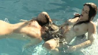 Anastasia & Kitty Sexy Swimming Lesbians