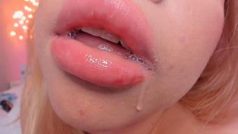 Eye Contact\Wet Drooling Lips Close-Up - November 23, 2022