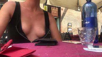 35677921 Totale Min Presque Top Less Pour Les Clients Serveur 1920X1080