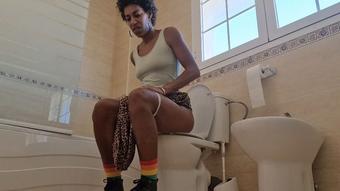 Toilet voyeur come watch me - November 10, 2022