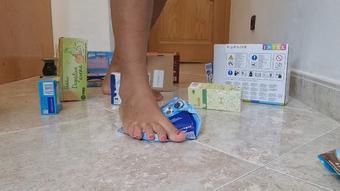 Box stomping with giantess feet - October 09, 2022