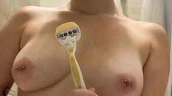 Pretty Girl Shaving - Aug 26, 2020