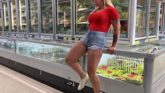 Pervers Public Gefriertruhe Im Lebensmittelladen Vollgepisst Und Fotzen-Lippenstiftspiele