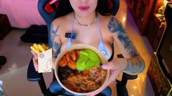 Eating with a Beauty - May 17, 2025
