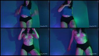 Hunnybear Tease Twerk And Fingerfuck