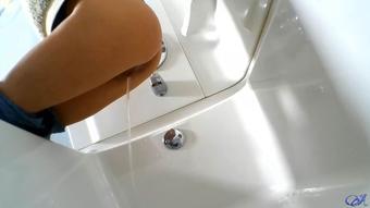 Desperate Peeing In The Tub