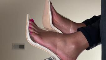 Ebony Giantess Heels Dangle