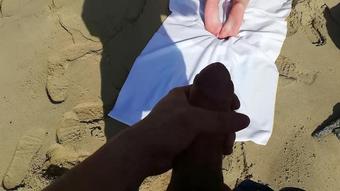 Me follo a mi primastra en la playa ... ¿te gustaría follarla?