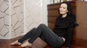 Simple black jeans and panty peeing - June 26, 2020