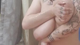 Bath Time With Harlow - April 08, 2018