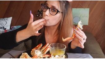 Buttery Crab Eating with Long Nails - January 02, 2022
