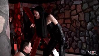 Victoria Sapphire - Bitch Slapped By An Amazon Pоrnоlаb.Net