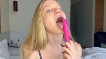I'm playing with my vibro toy - April 08, 2023