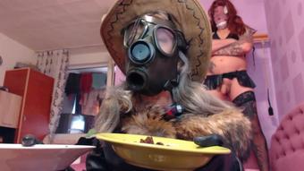 Kinkyporncpl Crossdress Food Fetish Gas Mask Bj Cum
