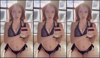 Amouranth – Rub Me In Oil