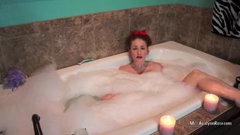 Avalynnrose Bubble Bath Cum Hd