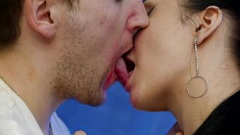 Dirty kissing with new petite secretary