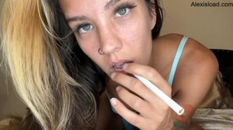 Hot Babe Holding Cig While Riding DIldo Pussy Play