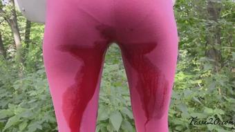 Tessa20_5-Peeing-Outside1-1080