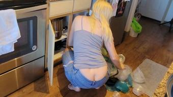 O my God, my asscrack is showing - Oct 6, 2021