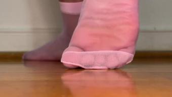 Ebony Giantess Does Pink Nylon Removal