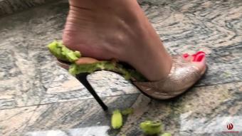 Goddess Lena - Crushing a kiwi