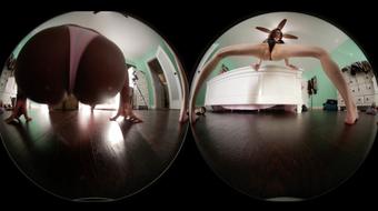 VR360* Giants Alora & Paris Tease Tiny U