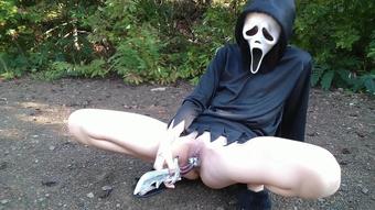 On the 11th day of Halloween Willamina, Sream in the woods