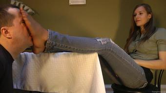 [Dreamgirlsinsocks] Cassandra - Cassandra'S Sweaty Feet Domination