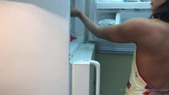 Iamhelenaprice-06-07-2020-76741733-Short Clips Left From The Sunda