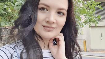 Overt blue dress wetting outdoors peeing - January 26, 2021