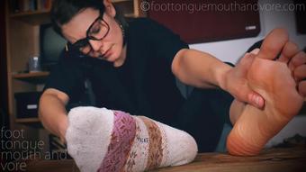 Foot Tongue Mouth and Vore - Emma'S Tired Feet After Work (Winter Socks & Boots & Bare Feet)