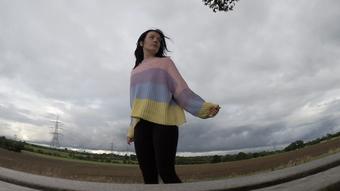 Leggings peeing by the road - December 24, 2019