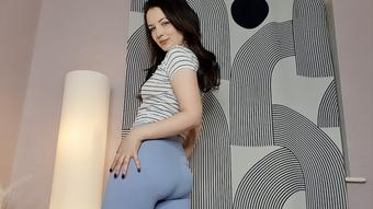 Blue leggings and panty wetting peeing - January 27, 2023