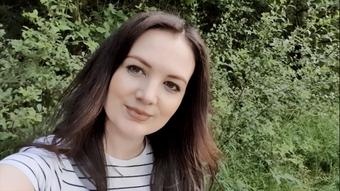 Grey leggings on the bench wetting pee - August 10, 2021