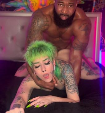 Sexy goth chick comes over for a breeding session