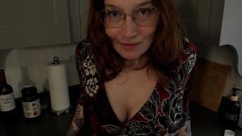 Seducing Your Friend's MILF HD