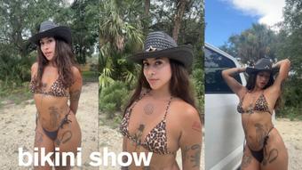 Bikini / cowgirl