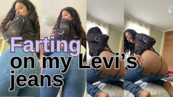 Farts on Levis jeans